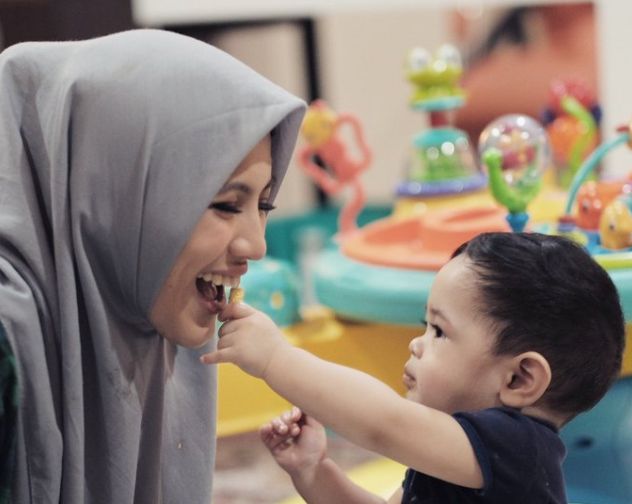 Alyssa Soebandono bersama buah hatinya (twitter.com)