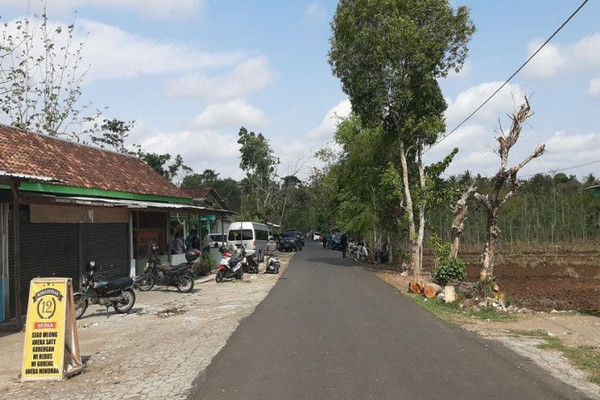 Lokasi kediaman terduga teroris, M (37), di Dusun/Desa Ngunut, Kecamatan Playen, Kabupaten Gunungkidul, DIY, Rabu (20/11). (Foto: Antara/Sutarmi)
