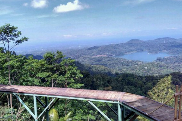 Penampakan Bukit Menoreh di Kabupaten Kulon Progo, DIY. (Foto: Twitter/@watespahpoh)