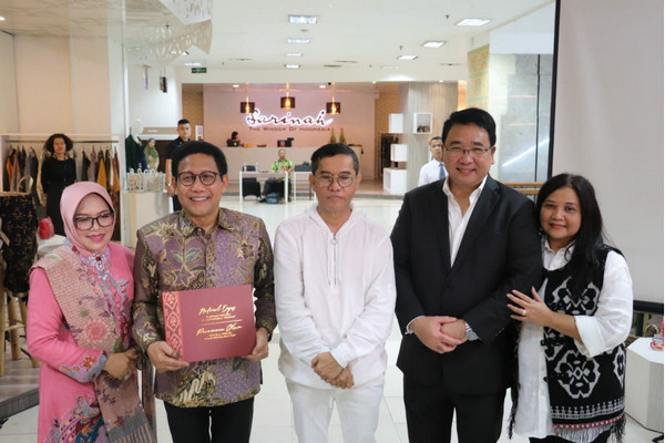 Mendes PDTT, Abdul Halim Iskandar (kedua kiri). (Foto: Dok. Ditjen PDT Kemendes PDTT)