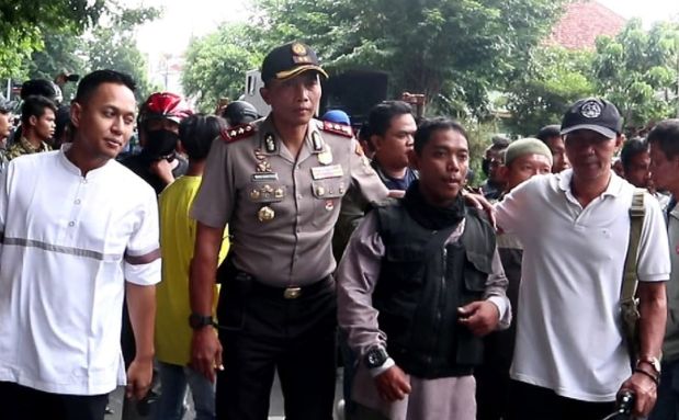 Aparat kepolisian Polda Jateng saat mengamankan bentrok massa di Serengan, Solo, Jumat (06/12)/Foto: Humas Polda Jateng.