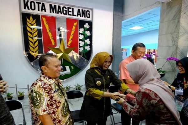 Wakil Wali Kota Magelang, Windarti Agustina (tengah). (Foto: Instagram - @humaspemkotmagelang).