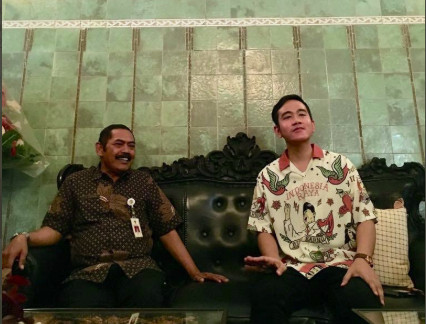 Gibran Rakabuming Raka di rumah dinas Wali Kota Loji Gandrung, Rabu (18/9)/Foto :@PDI_Perjuangan Twitter