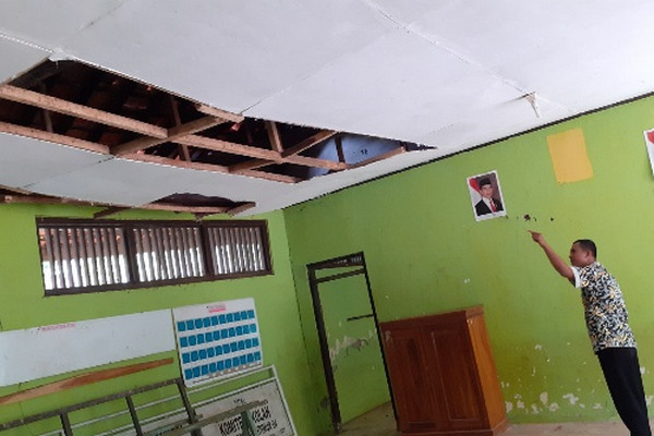 Kondisi salah satu kelas di SDN Galuhtimur 4, Kabupaten Brebes, Jateng, Kamis (12/12). (Foto: PanturaNews/Zaenal Muttaqien)