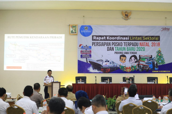 Kepala Dishub Jateng, Satrio Hidayat, memberikan sambutan kala Rakor Lintas Sektoral Persiapan Posko Terpadu Nataru di Kota Semarang, Jateng, Senin (16/12). (Foto: Pemprov Jateng)