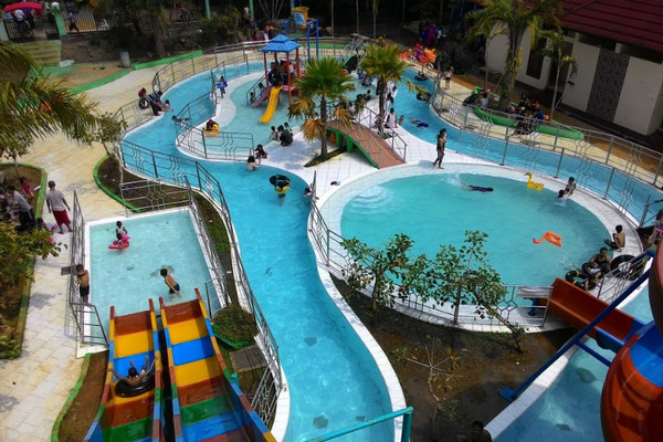 Kolam Renang Bandar EcoPark di Kabupaten Batang, Jateng. (Foto: Google Maps/Bandar Ecopark)