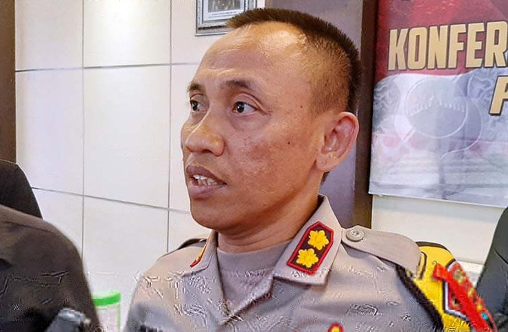 Kapolresta Banyumas AKBP Whisnu Caraka saat memberi keterangan pers terkait dengan penangkapan terhadap tersangka kasus dugaan penipuan berkedok umrah, Kamis (26/12). ANTARA/Sumarwoto