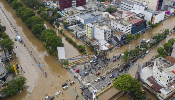 Foto aerial kawasan Jalan Gunung Sahari dan Jalan Samanhudi terendam banjir di Jakarta Pusat, Kamis (2/1/2020). (ANTARA FOTO/SIGID KURNIAWAN)