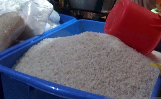 Harga beras di Pasar Manis, Purwokerto, Kabupaten Banyumas, Jawa Tengah, beranjak naik seiring dengan berkurangnya pasokan dari petani pada masa paceklik. ANTARA
