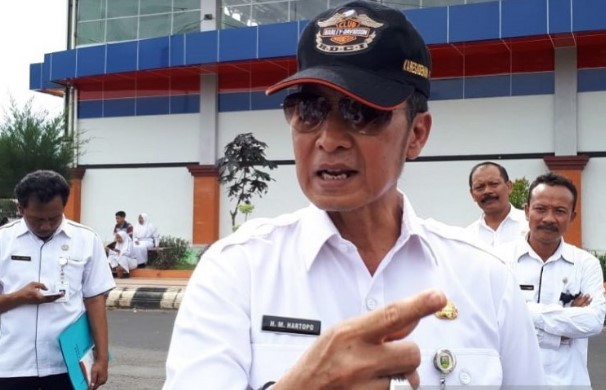 Plt Bupati Kudus M Hartopo saat mengunjungi sport center Kudus, Jawa Tengah, Kamis (30/01) ANTARA