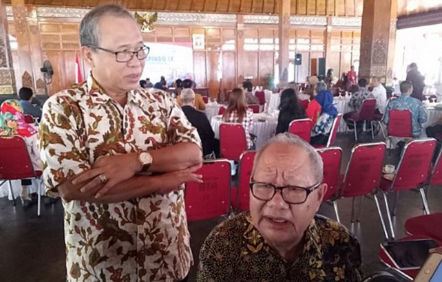 Ketua Apindo Jateng Frans Kongi (kanan). ANTARA
