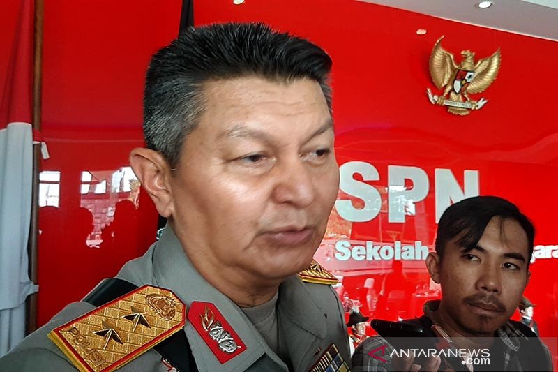 Kepala Kepolisian Daerah Jawa Tengah Inspektur Jenderal Polisi Rycko Amelza Dahniel saat memberi keterangan pers di Sekolah Polisi Negara (SPN) Purwokerto, Kabupaten Banyumas, Senin. (ANTARA)