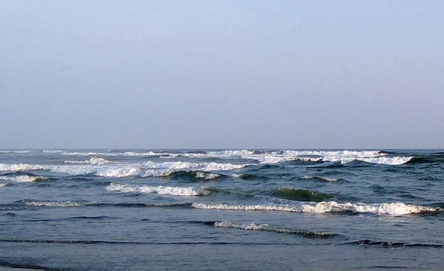 Ilustrasi - Gelombang tinggi di Pantai Sodong, Kabupaten Cilacap, Jawa Tengah. ANTARA