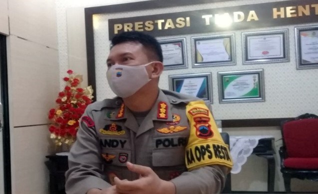 Kepala Polres Kota Surakarta, Komisaris Besar Polisi Andy Rifai, saat menjelaskan persiapan penerapan new normal di tengah pandemi Covid-19, di Markas Polresta Surakarta, Rabu (27/5/2020). ANTARA/Bambang Marwoto