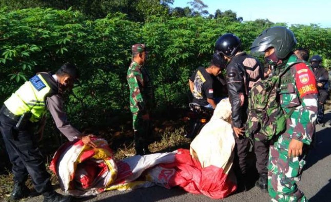 Dokumentasi petugas gabungan menyita sejumlah balon udara siap terbang di Kecamatan Kalikajar, Kabupaten Magelang, Jawa Tengah, Senin (25/5/2020). ANTARA/HO-Humas Kominfo Wonosobo