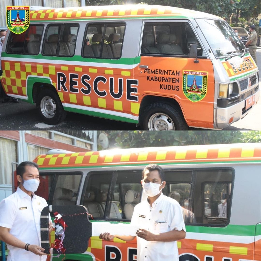 Bupati serahkan mobil rescue untuk BPBD Kudus, Jumat (18/6/21) Foto: Instagram @pemkabkudus