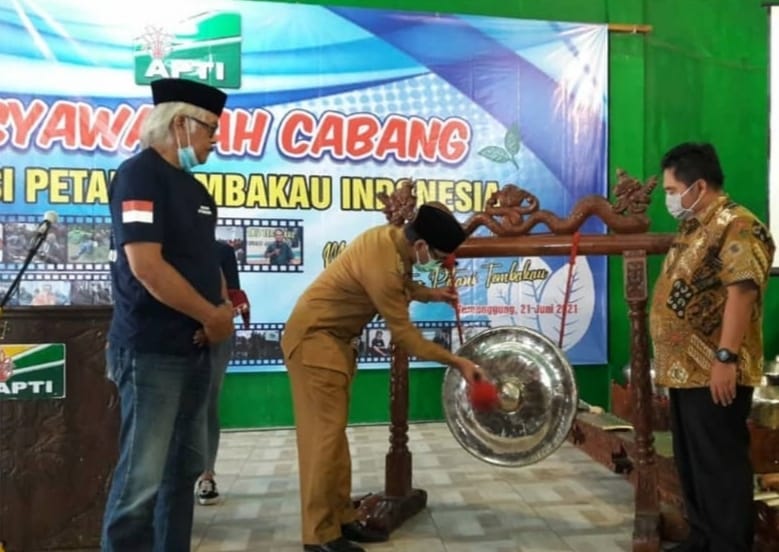 Bupati Temanggung, Muhammad Al Khadqiz membuka Muscab APTI DPC Temanggung, Senin (21/6). (Foto: Instagram @temanggung_media_center)