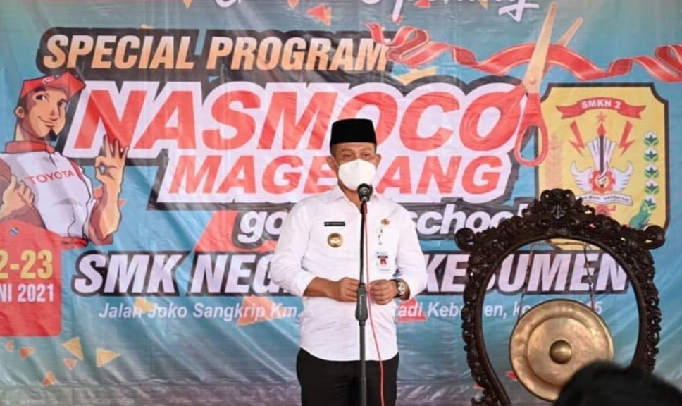 Bupati Kebumen, Arif Sugiyanto membuka Program Nasmoco Goes To School di SMKN 2 Kebumen, Selasa (22/6).  Foto: Instagram @pemkabkebumen