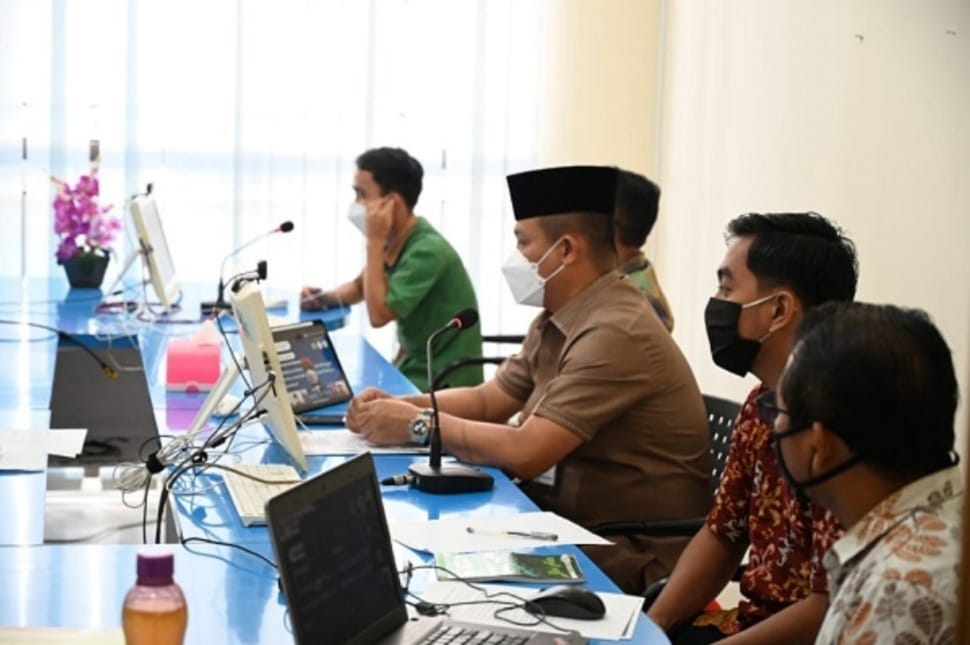 Bupati Kebumen, Arif Sugiyanto memimpir pertemuan di Kantor Dinas Kearsipan dan Perpustakaan, Selasa (29/6). (Foto: Laman kebumenkab.go.id)