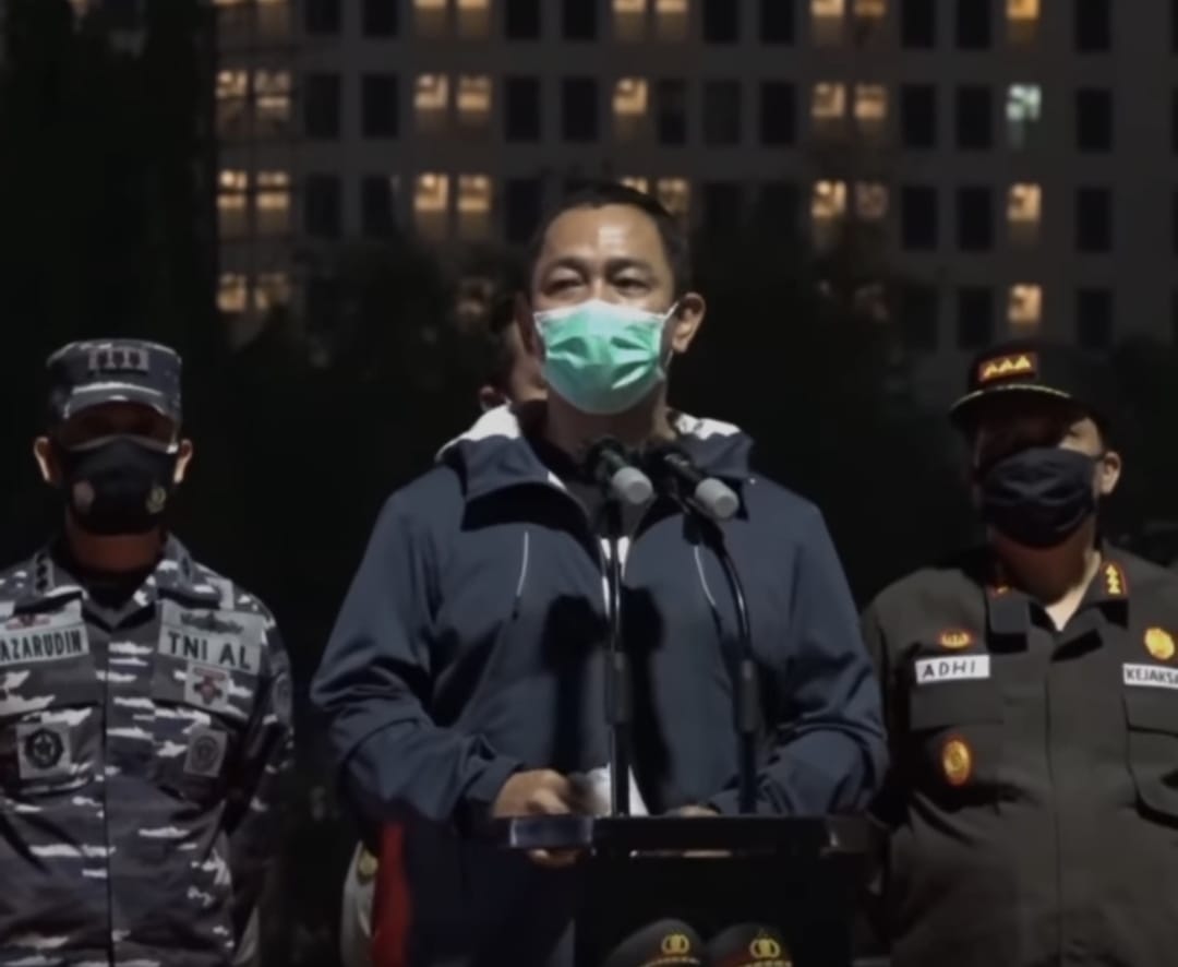 Wali Kota Semarang, Hendrar Prihadi, menegur Kasatpol semprot warung yang melanggar PPKM Darurat, Selasa (6/7). (Foto: Instagram @hendrarprihadi)