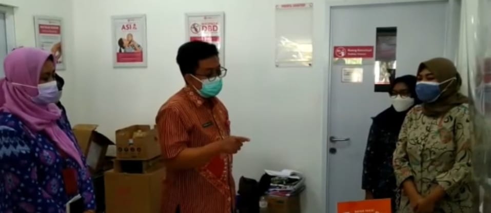 Jajaran Pemkot Semarang melakukan sidak harga obat di apotek, Rabu (7/7). (Foto: Instagram @hendrarprihadi)