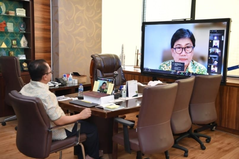 Kepala Biro Umum dan Layanan Pengadaan Sekretariat Jenderal Kemendes PDTT, Danton Ginting Munthe (baju hijau di layar). (Foto: Laman kemendesa.go.id)