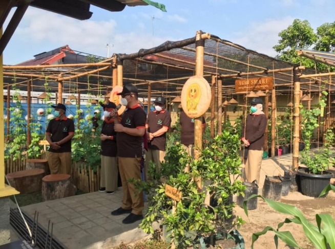 Bupati Kebumen, Arif Sugiyanto saat meresmikan “Kebun Kota Agri Smart” (Foto: Laman kebumenkab.go.id).