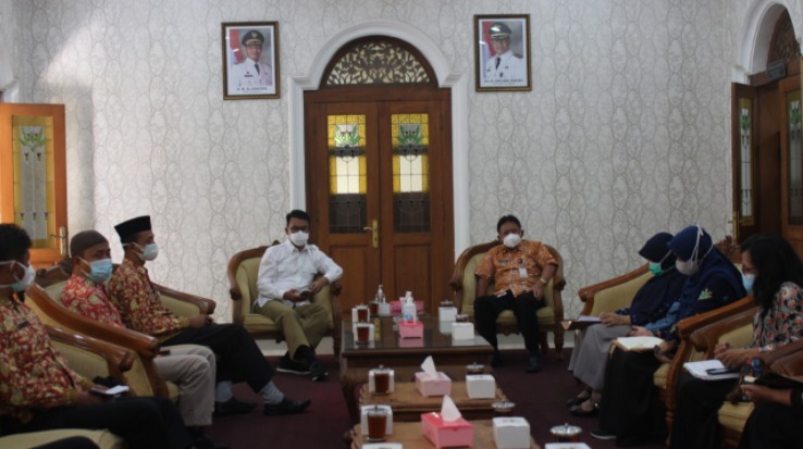 Pemkab Temanggung beraudiensi dengan IDI, IBI dan PPNI membahas penanganan Covid-19, Rabu (21/7). (Foto: Laman mediacenter.temanggungkab.go.id)