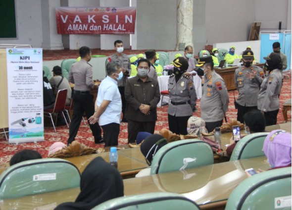 Kegiatan vaksinasi dosis kedua di Kabupaten Temanggung, Sabtu (24/7). (Foto: Laman mediacenter.temanggungkab.go.id)