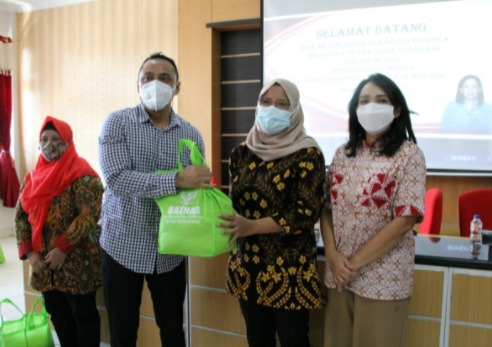 Baznas Kota Semarang membagikan 600 paket sembako untuk warga. (Foto: Laman semarangkota.go.id).