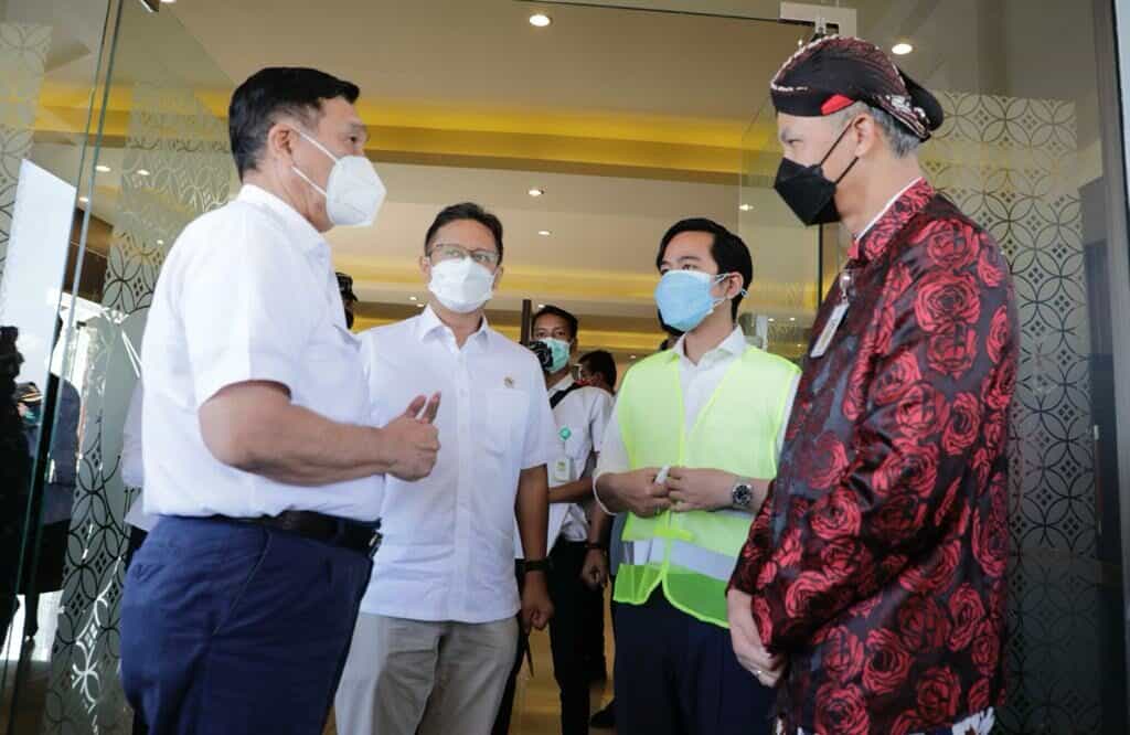 Menko Marives, Menkes, Gubernur Jateng, dan Wali Kota Surakarta saat meninjau Asrama Haji Donohudan. Foto: maritim.go.id