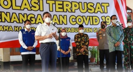 Menkomarves, Luhut Binsar Pandjaitan meninjau vaksinasi Covid-19 di Sleman. (Foto: Instagram @humassleman)