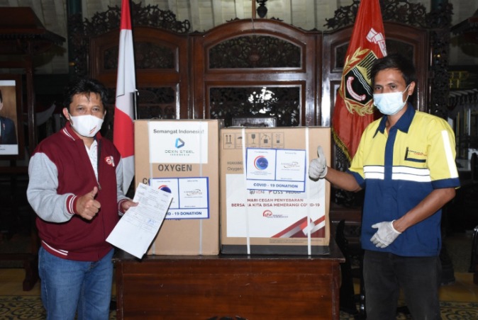 Bupati Wonosobo, Afif Nurhidayat menerima bantuan 50 konsentrator oksigen. (Foto: Laman website.wonosobokab.go.id)