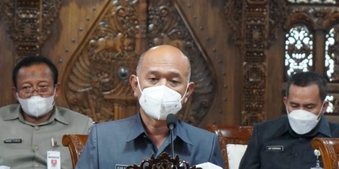 Bupati Jepara Dian Kristiandi saat memberikan keterangan pers. Foto: masandijepara.go.id
