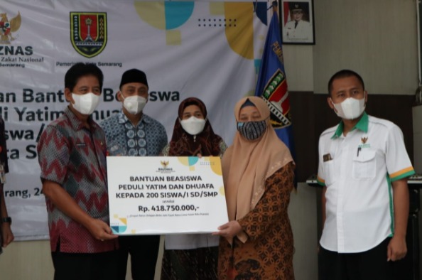 Baznas Kota Semarang menyalurkan beasiswa bagi 200 pelajar yatim dan dhuafa (Foto: Laman semarangkota.go.id)