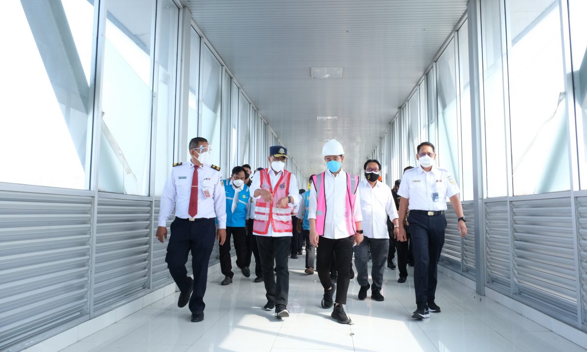 Menhub RI beserta Wali Kota Surakarta dan rombongan saat meninjau Terminal Tirtonadi. Foto: Instagram @Pemkot_Solo