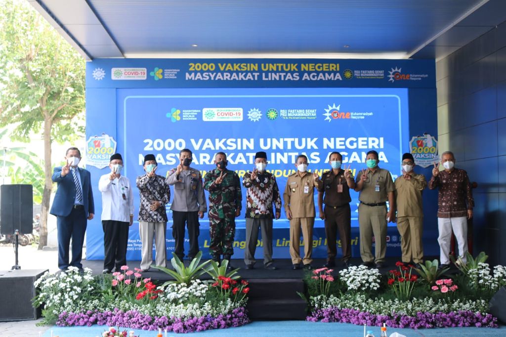 Bupati Pati, Haryanto bersama forkopimda saat peresmian vaksinasi di Rumah Sakit Fastabiq Sehat Pati. Foto: instagram @humaspati