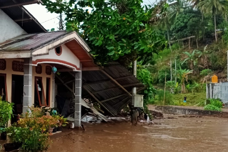 Banjir bandang di Kabupaten Minahasa Tenggara. Foto: Dokumen BPBD Minahasa Tenggara