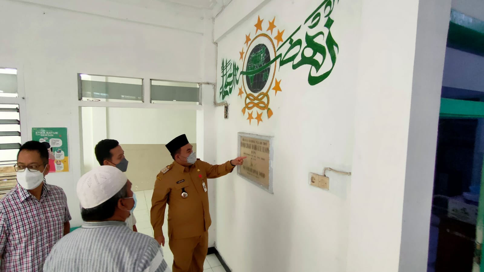 Bupati Blora, Arief Rahman didampingi sejumlah pejabat saat meninjau RS NU Cepu. Foto: blorakab.go.id