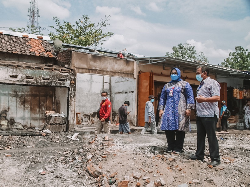 Bupati Sragen, Kusdinar Untung Yuni Sukowati saat meninjau Pasar Janglot. Foto: sragenkab.go.id