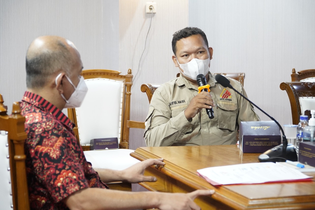 Bupati Jepara Dian Kristiandi saat beaudiensi dengan Ketua Pengkab FPTI Jepara Saiful Hadi. Foto: masandijepara.go.id