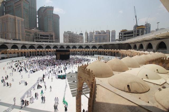 Ilustrasi ibadah Umrah. Foto: unsplash.com