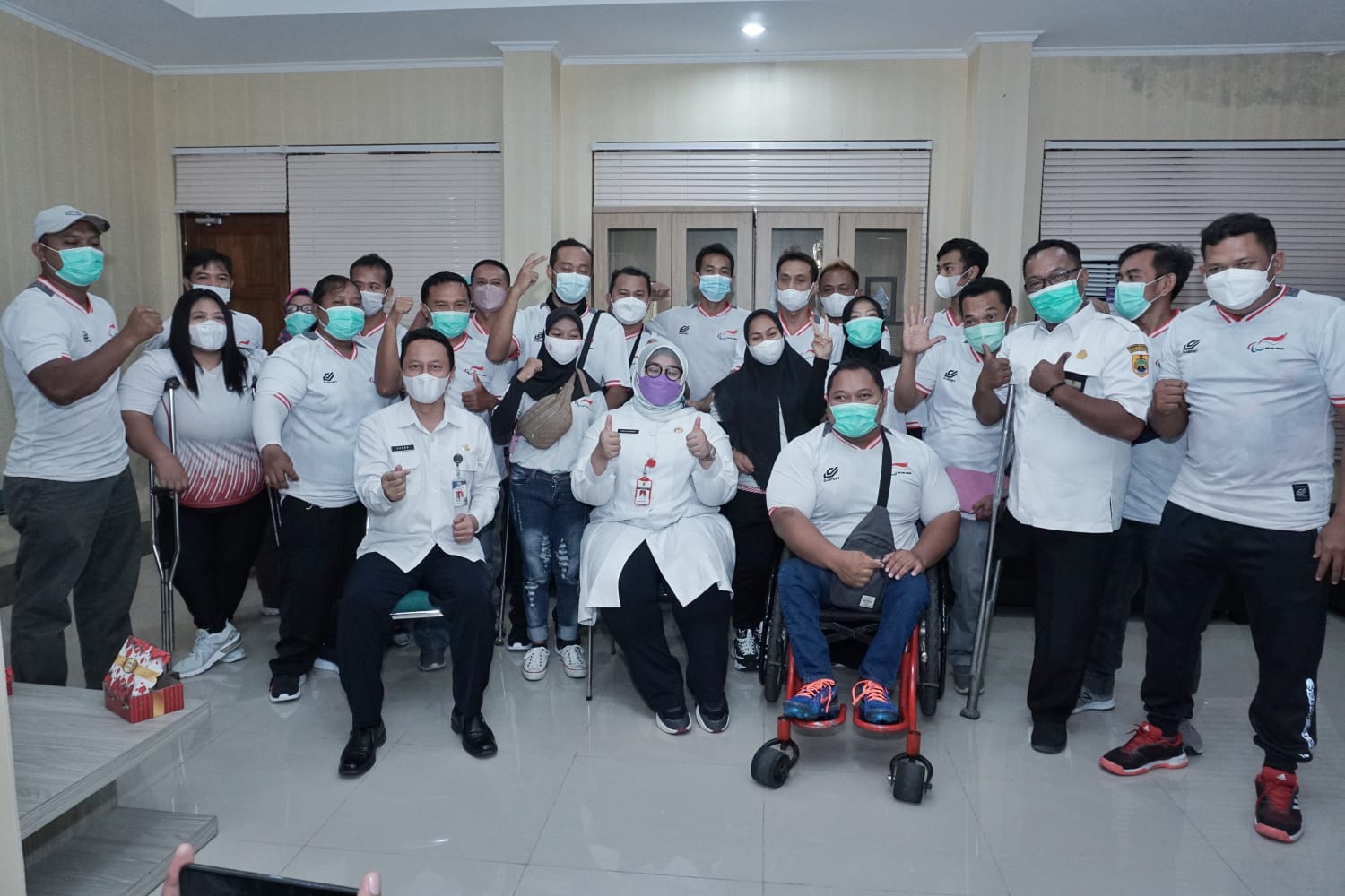 Bupati Sragen, Kusdinar Untung Yuni Sukowati saat pelepasan atlet Peparnas. Foto: sragenkab.go.id