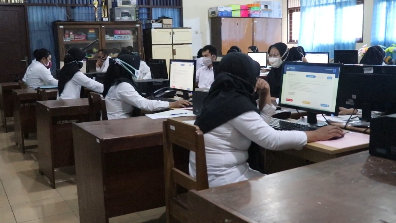 Para peserta PPPK Temanggung saat menjalani tes. Foto: jatengprov.go.id