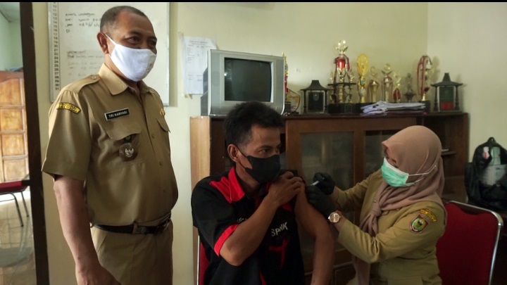 Salah satu warga Boyolali saat melangsungkan vaksinasi. Foto: Boyolalikab.go.id