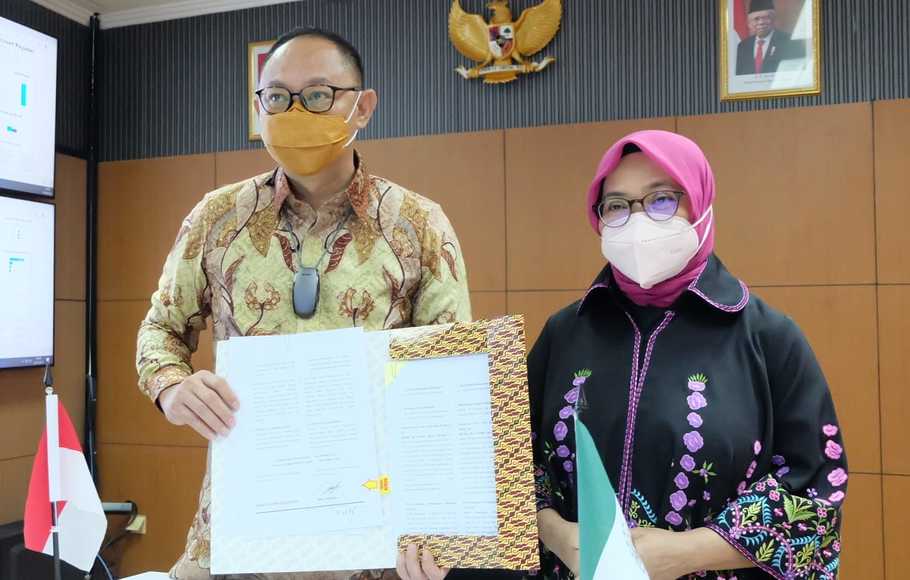 Direktur Utama PT Perusahaan Perdagangan Indonesia, Nina Sulistyowati dan Direktur Komersial dan Pengembangan, Andry Tanudjaja. Foto: kemendag.go.id