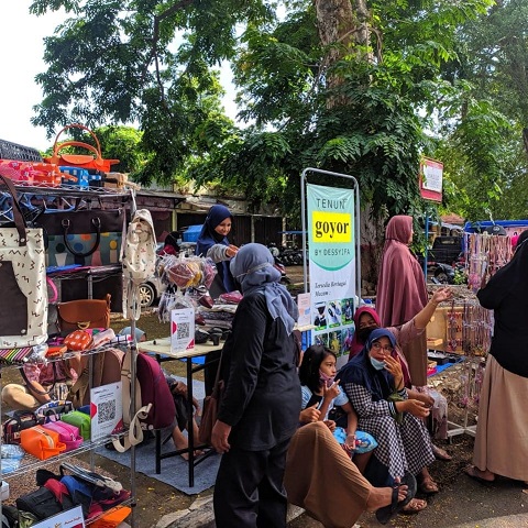 Aktivitas warga dalam acara Pasar Senja #3 di Widuri. Foto: twitter @disparporapml