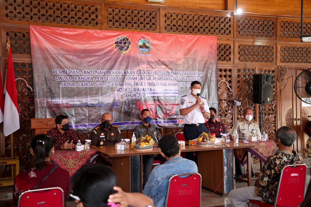 Pejabat KAI dan Balai Perkeretaapian saat sosialisasi pemberian santunan pembangunan Jalur Ganda Solo-Semarang. Foto: Humas Jateng