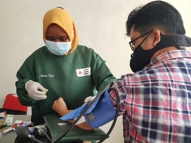 Salah satu pekerja saat mengikuti vaksinasi. Foto: temanggungkab.go.id