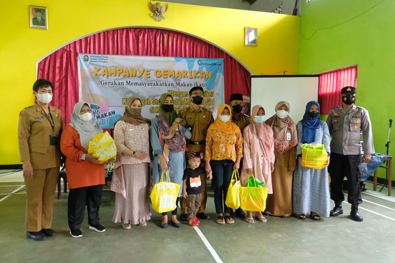 Pejabat DKPPP bersama forkopimda saat acara Kampanye Gemarikan di Kranggan. Foto: jatengprov.go.id